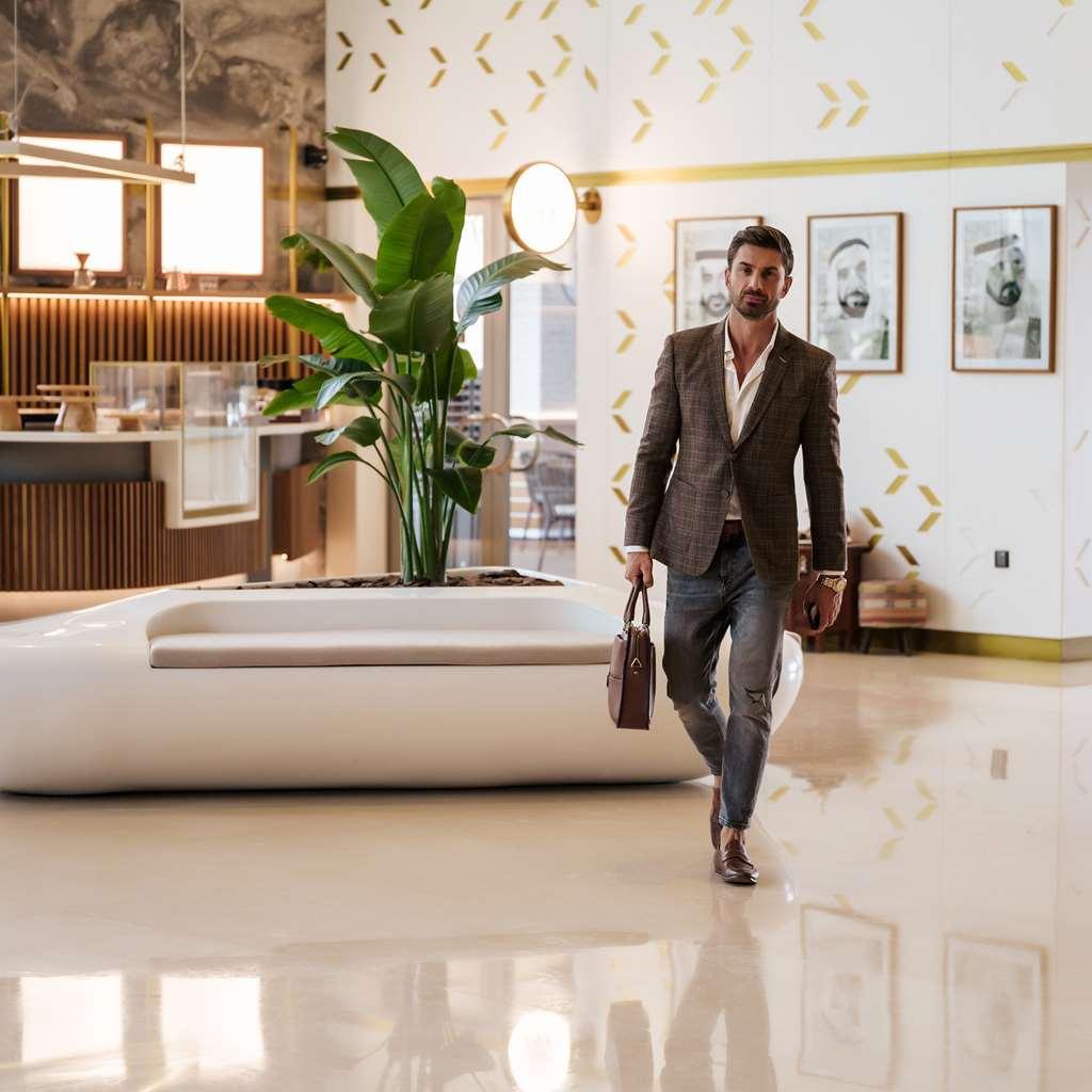 Hotel The First Collection Dubai Business Bay Wnętrze zdjęcie A man walking through a lobby